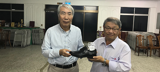 南寳水性環保產品應用於Clarks 品牌皮鞋生產